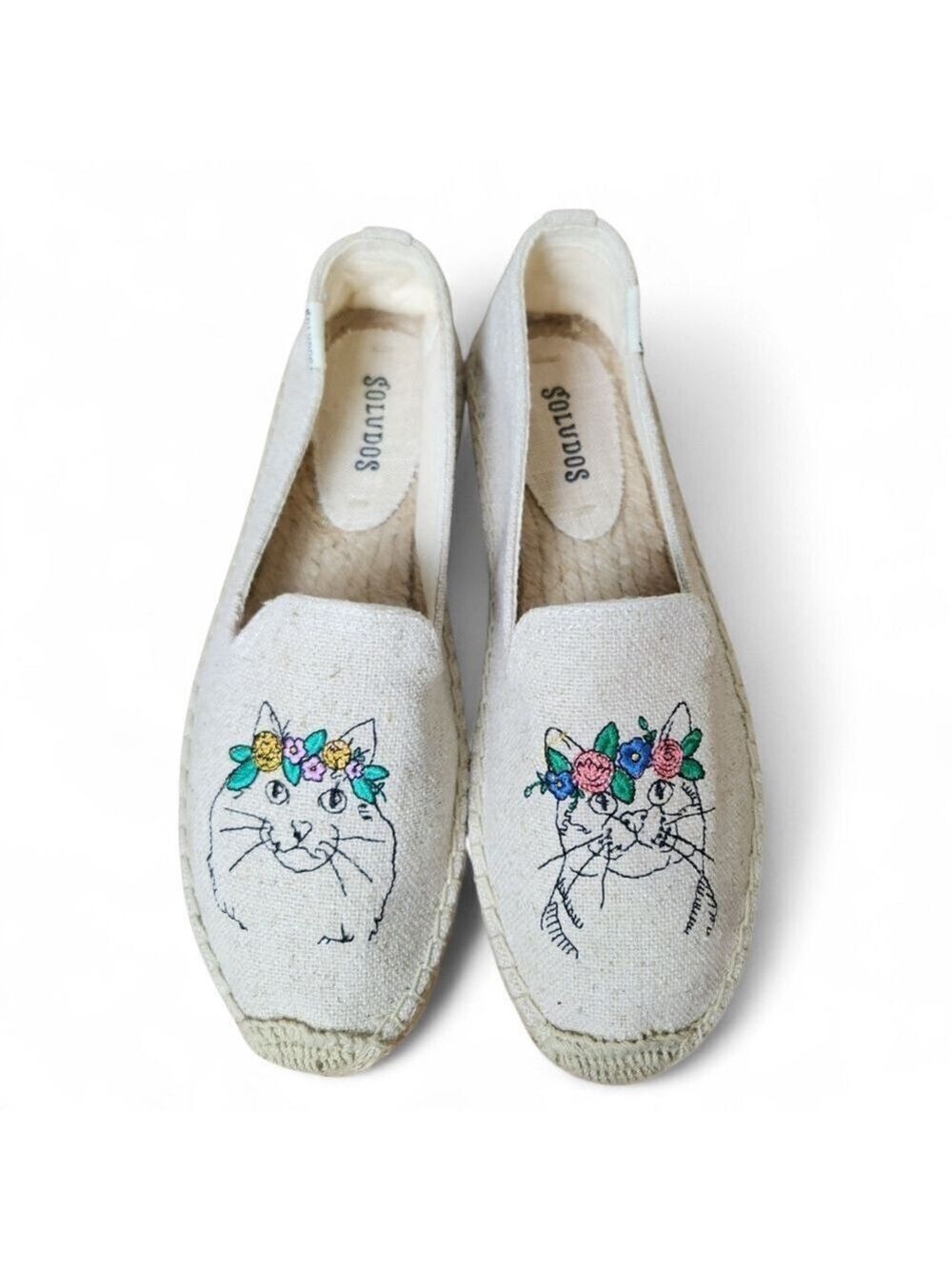 SOLUDOS Spirit Animal Smoking Slipper- Cat Embroidery Sand Size 7